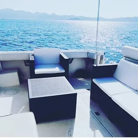 Dream Boat Di Roberto Mossone *