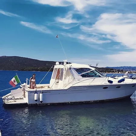 Dream Boat Di Roberto Mossone Botel
